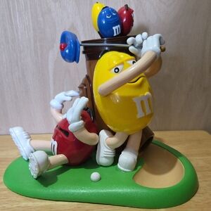 M&M'S Yellow & Red Golfing Figurine Set with Blue Tee